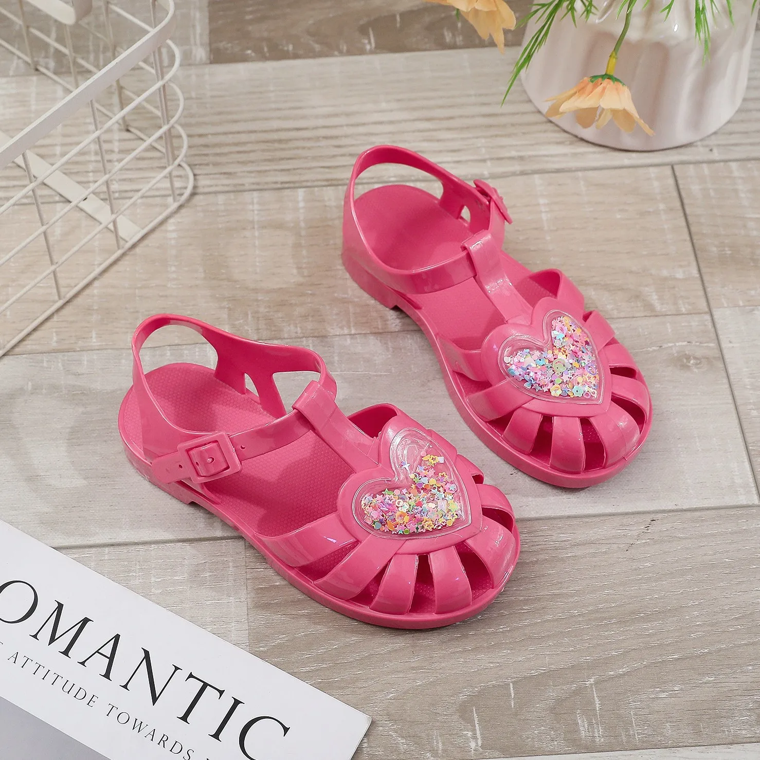 Summer Kids Heart-Shaped Sparkling Jelly Princess Sandals Children Soft Beach Shoe Baby Hollow Breathable Everyday Casual Sandal