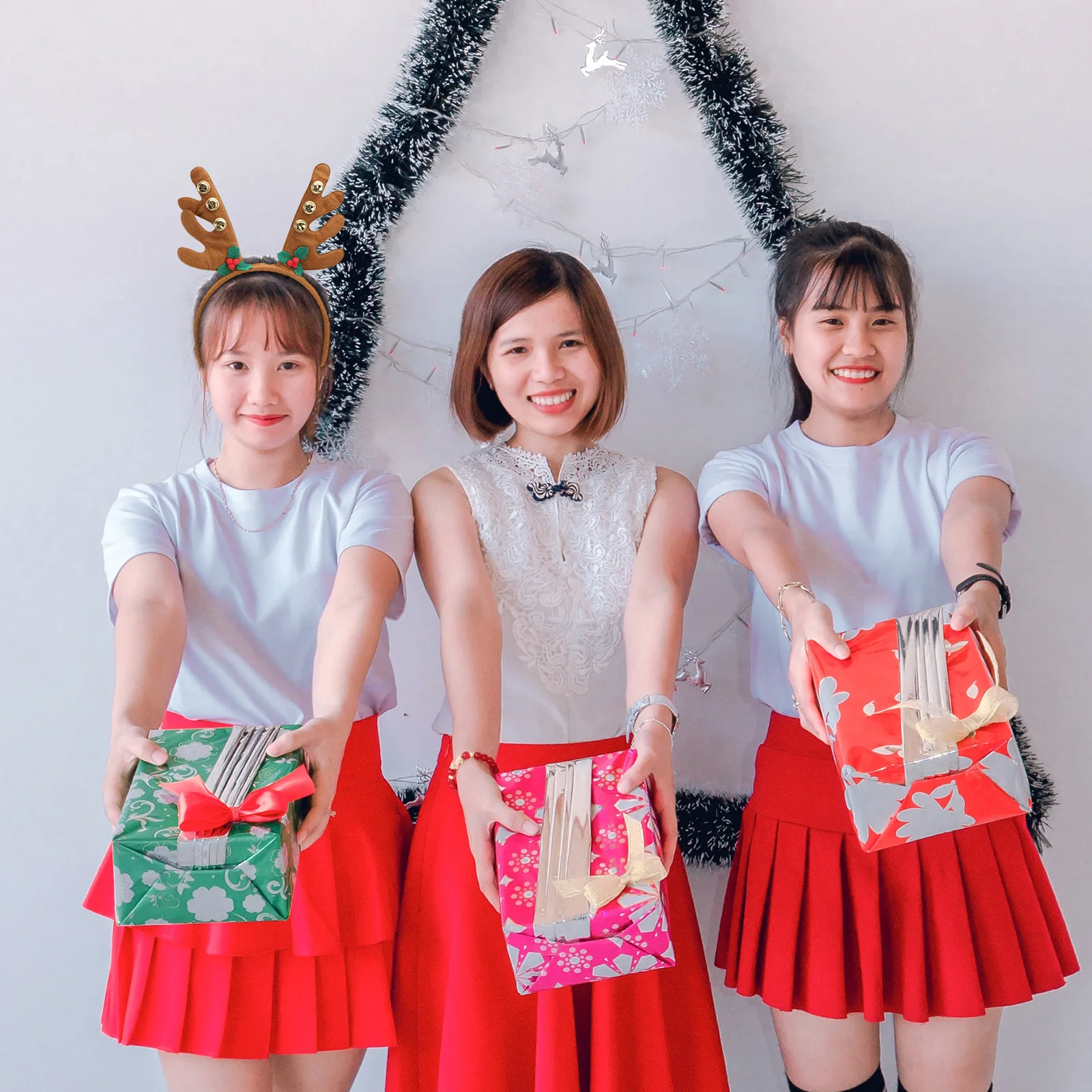 

Reindeer Headband Brown Antlers Christmas Party Costume Accessory Bells Decoration Comfortable Fit for Kids Adults