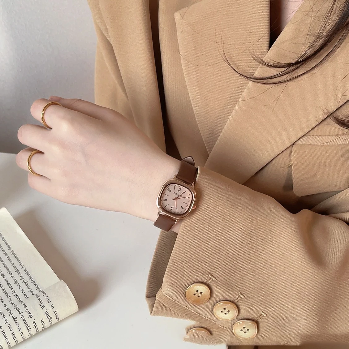 

Tiktok Hit Product Popular Watches Women Retro British Style Niche Luxury High Grade Female Student Belts Korean Version Simple