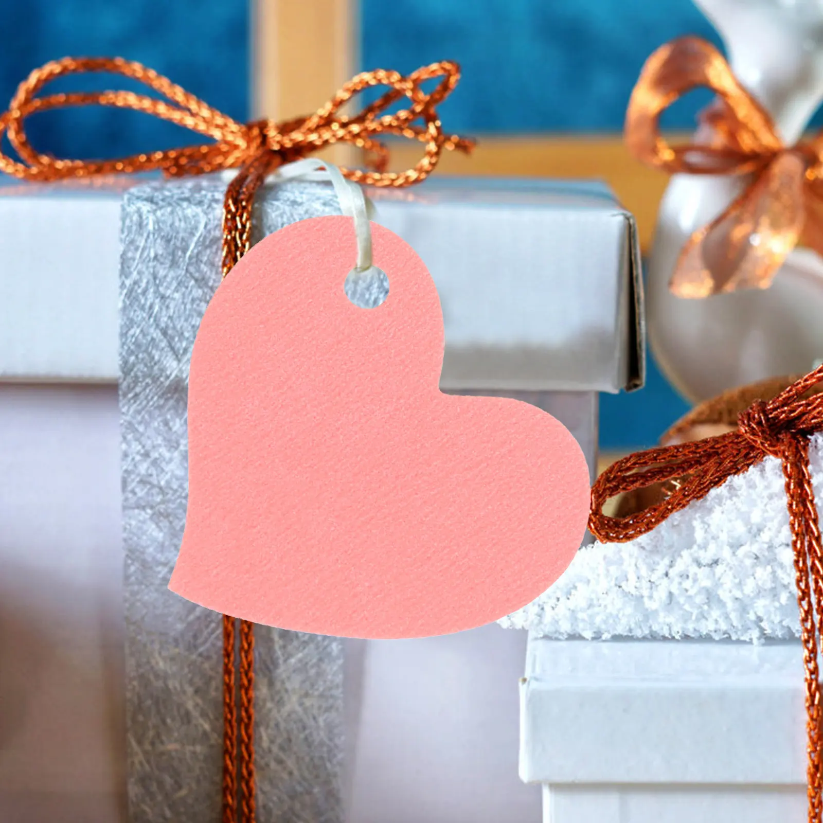 

50Pcs Heart Shaped Kraft Paper Tags Blank Hanging Labels for Valentine's Day Wedding Gifts Party Decorations DIY Crafts