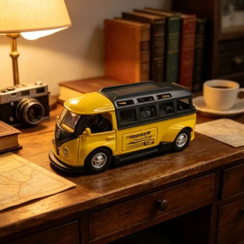 1:36 Retro Bus Alloy Car Model, Pull Back Diecast Simulation Vehicle, Openable Doors & Removable Compartments, Hobby Collectible
