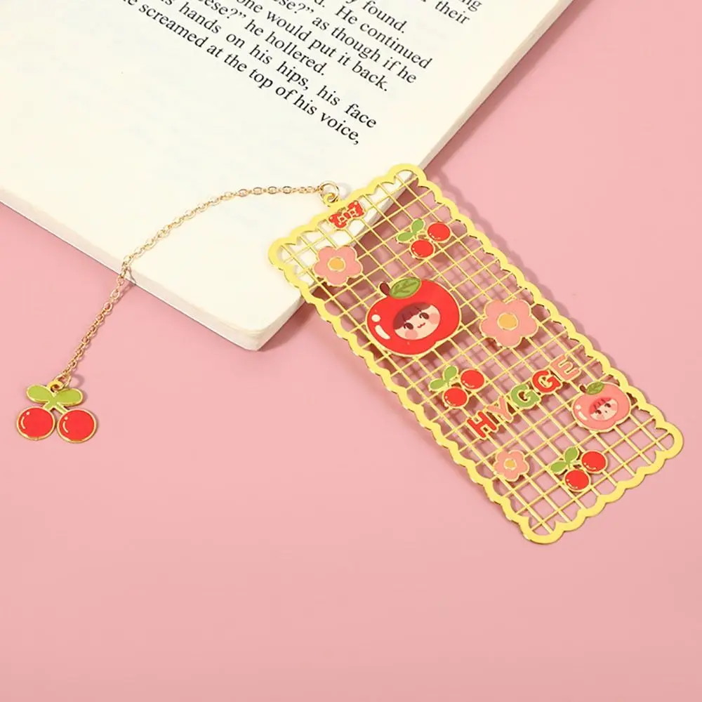 Chinese Style Metal Hollow Bookmark Strawberry Rabbit Bookmark Reading Book Clip Book Page Pagination Marker Book Clip Bookmark