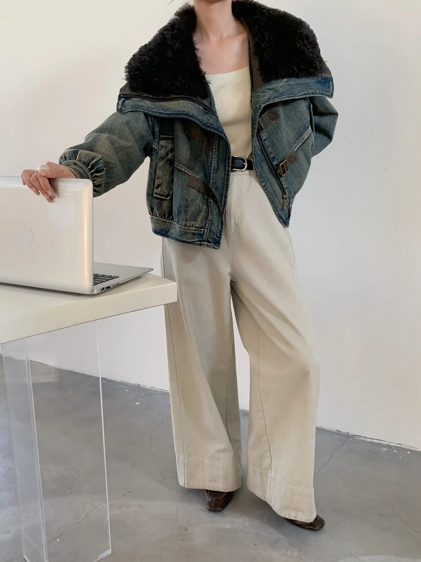 سترة نسائية شتوية جديدة من فراء الدنيم المتكاملة لعام 2025 سترة نسائية قاطرة من ريش الإوز