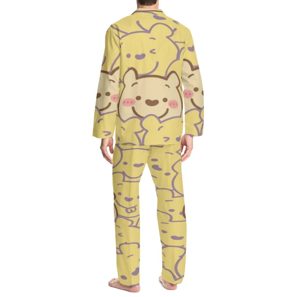 Il pigiama Disney Winnie The Pooh caratterizzato da un comodo top con bottoni e pantaloni elastici e preferiti femminili sia per uomo che per donna