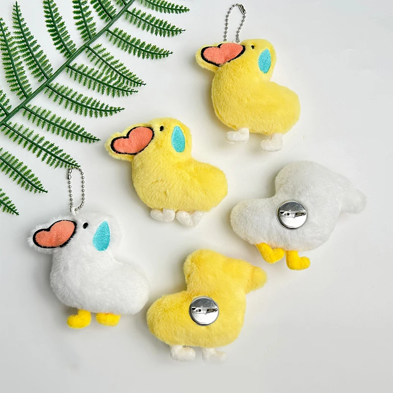 LLavero de pato con dibujos animados, colgante de muñeco de peluche, Pin de broche, insignia, mochila, regalo de decoración