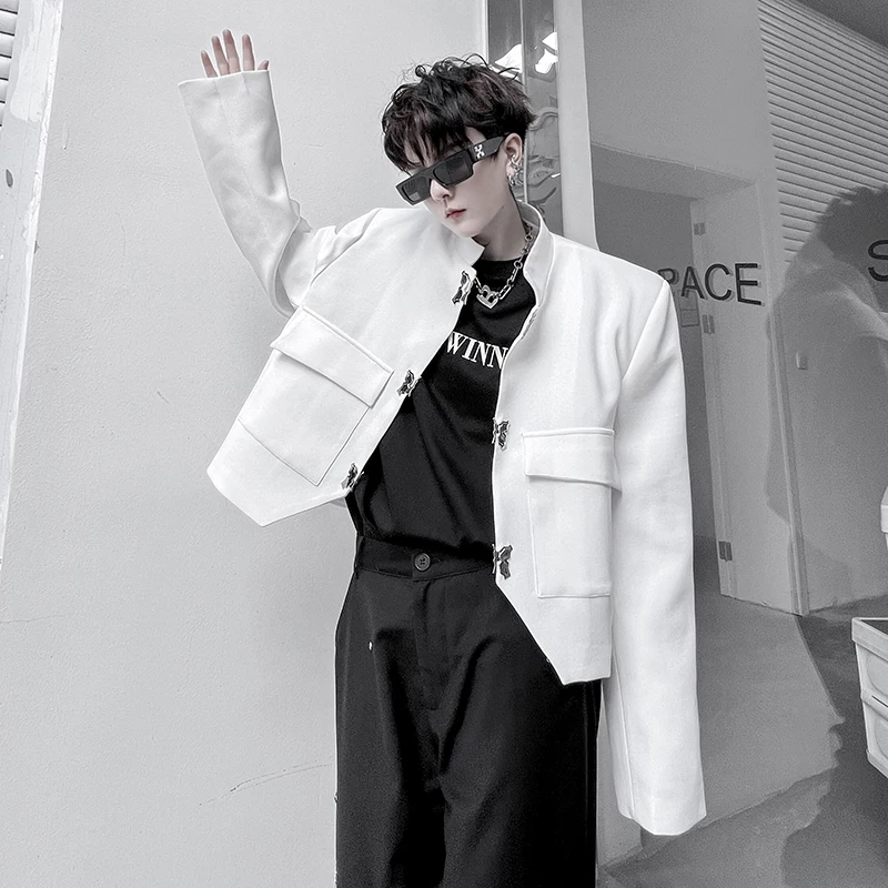 

Мужской костюмный пиджак с пуговицами и подплечниками, модный, с воротником-стойкой, из плотной ткани.