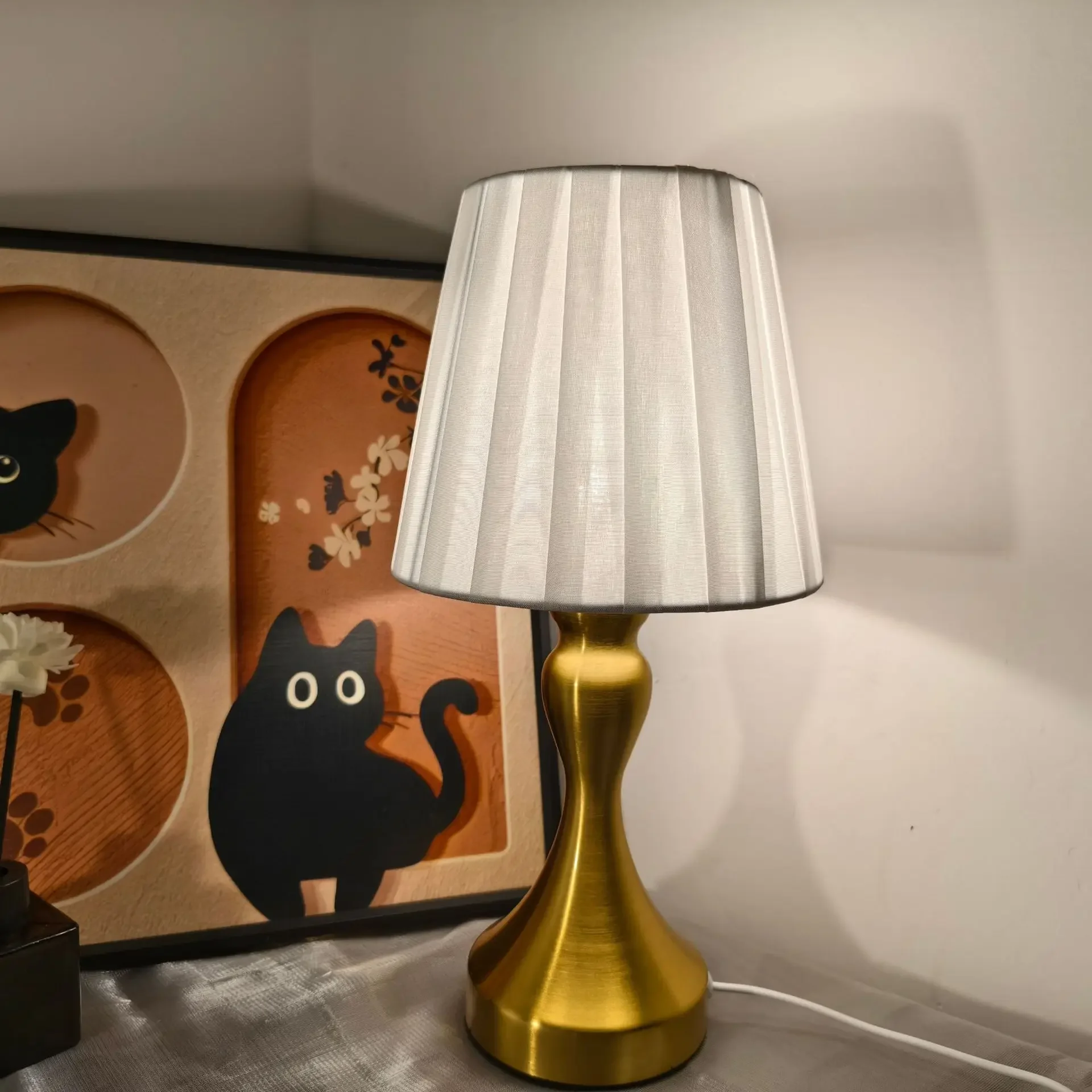 Schöne Schreibtischlampe Retro Nachttischlampe Schlafzimmer Büro Arbeitszimmer LED-Licht Augenpflege
