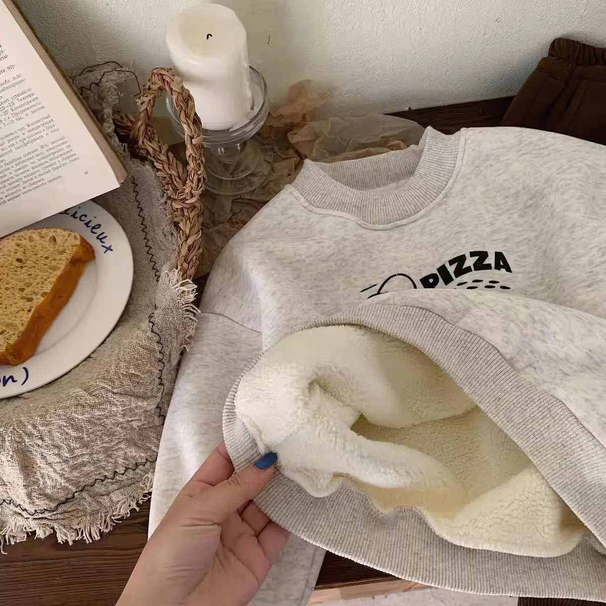 2025 شتاء جديد الأطفال طويلة الأكمام بلوزة من الصوف الكرتون طباعة الفتيان بلوزة كاجوال الفتيات زائد المخملية سميكة الدافئة القمم