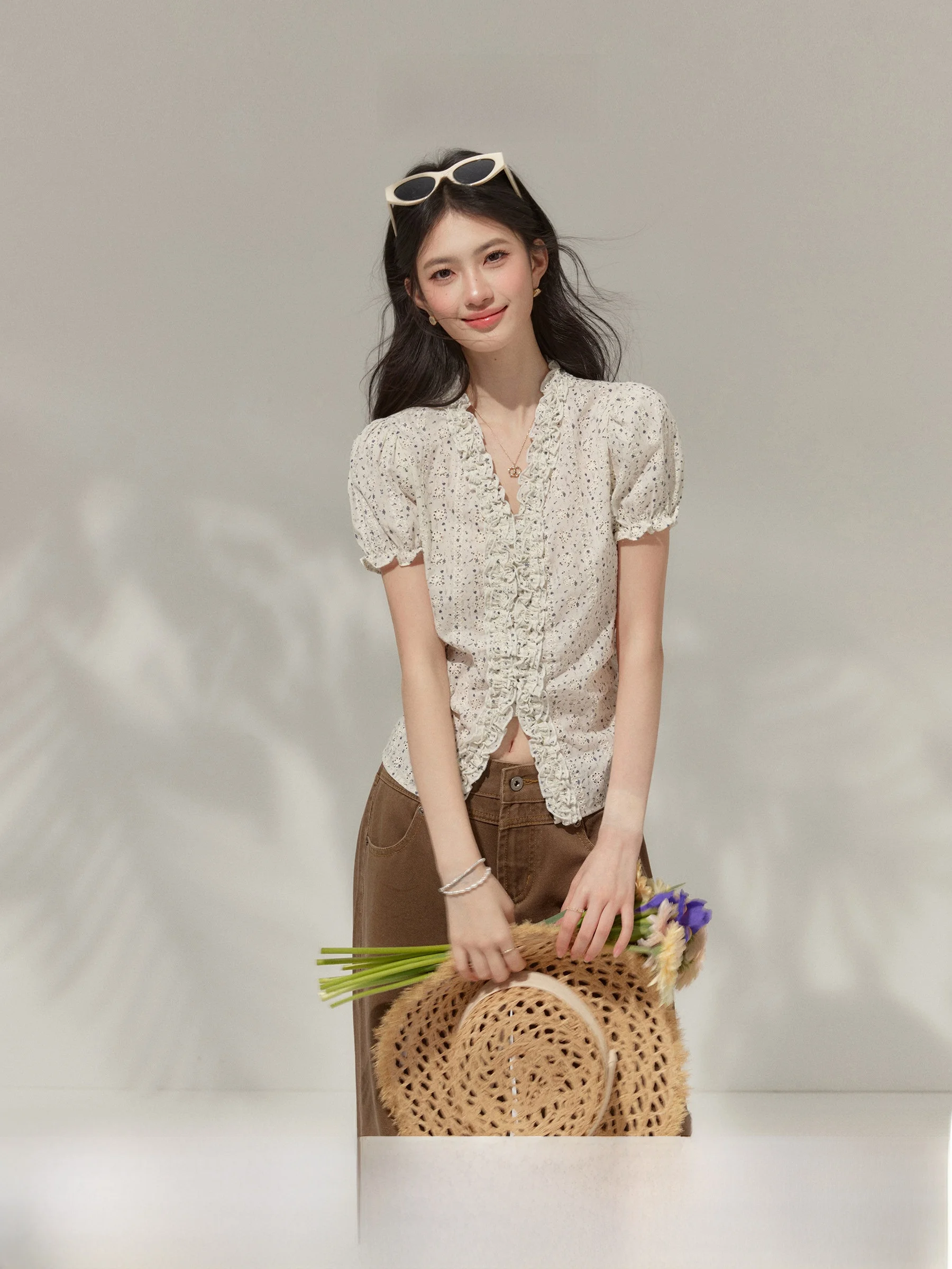 

Женская свободная летняя блузка с V-образным вырезом и цветочным принтом в корейском стиле, дышащая, комфортная, с коротким рукавом