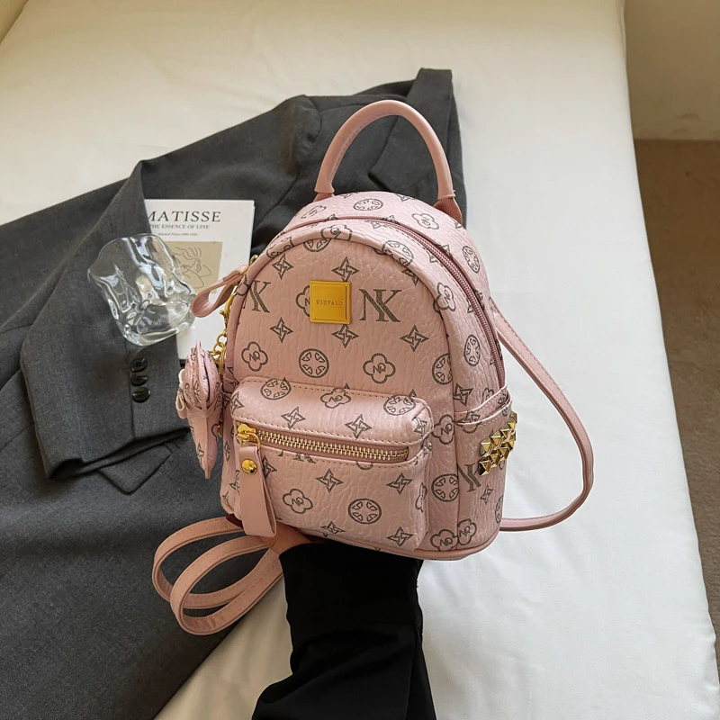 

High-End Designer Paris Fashion Large Capacity Tote Bag With Unique Trendy Logo For Luxury Women Elegant Touch