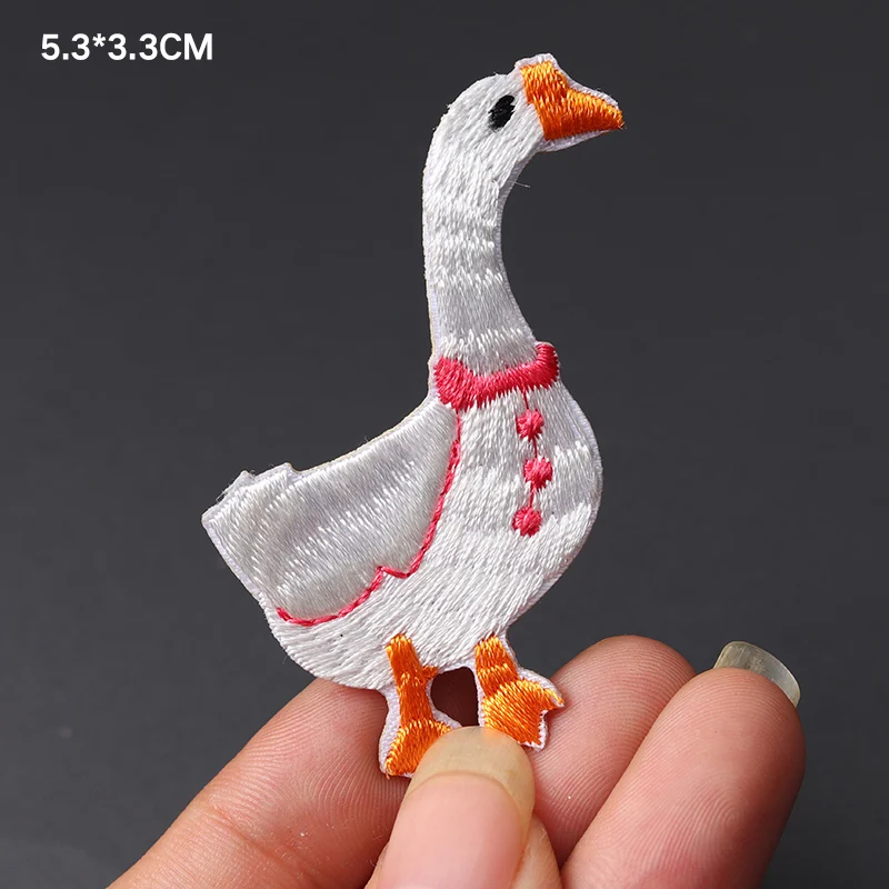 Big White Goose Size: 5.5x3.3cm patch ricamo Applique stiratura forniture per cucire distintivi decorativi per abbigliamento