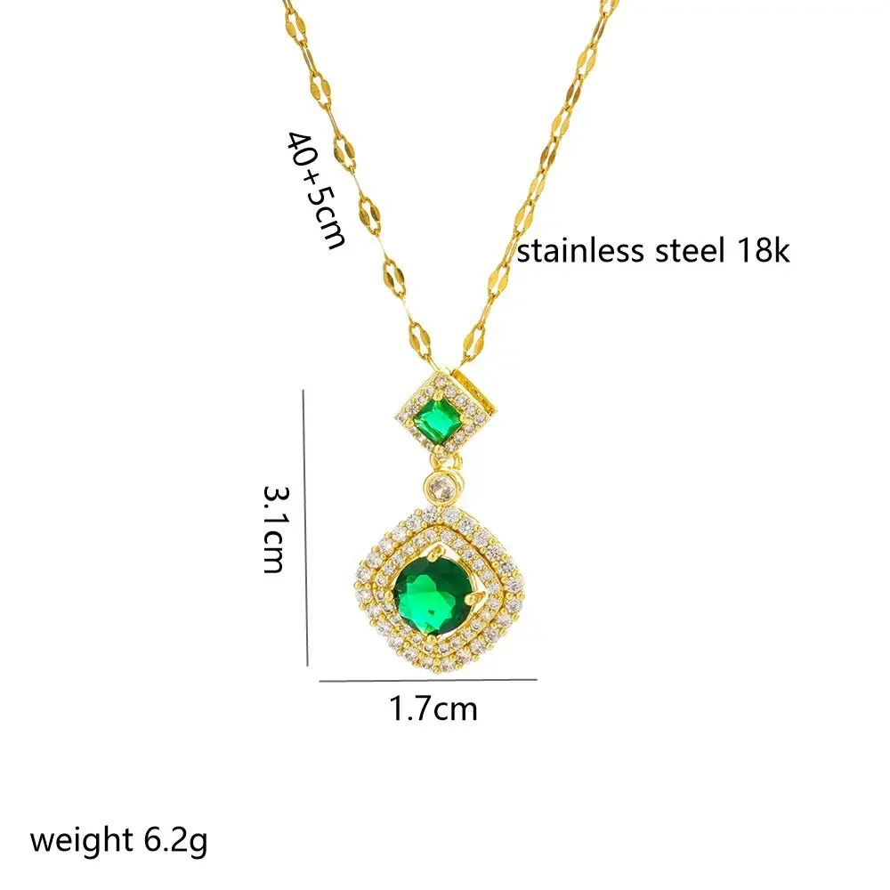 Новое, легкое роскошное женское колье на ключице, украшенное бриллиантами из настоящего золота и изумрудами.