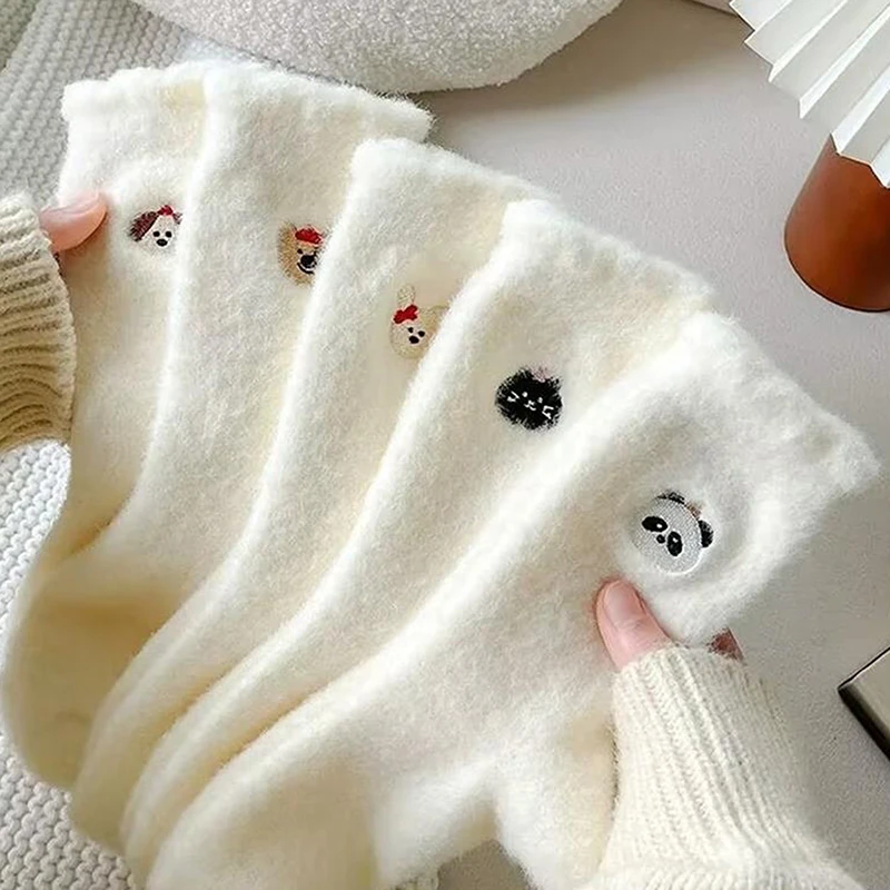 Calcetines de lana de visón con viñetas de animales, calcetines medios blancos, calcetines gruesos y cálidos para el suelo del hogar, accesorios versátiles de moda para mujer, regalo