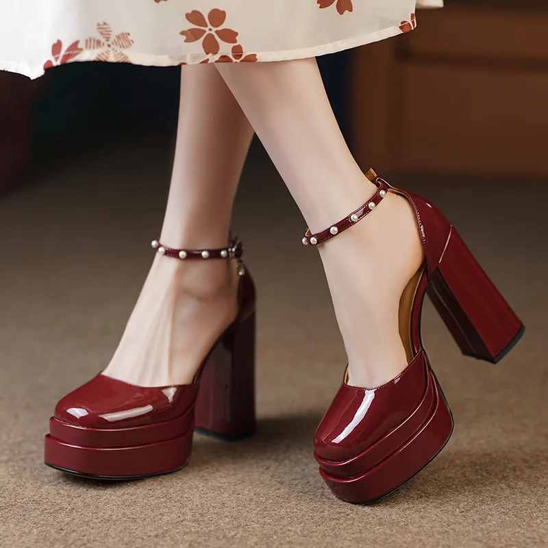 صنادل نسائية جديدة للصيف بكعب سميك ومنصة مقاومة للماء، أحذية زفاف مريحة، أحذية بلون النبيذ الأحمر مزينة بالخرز للحفلات الرسمية