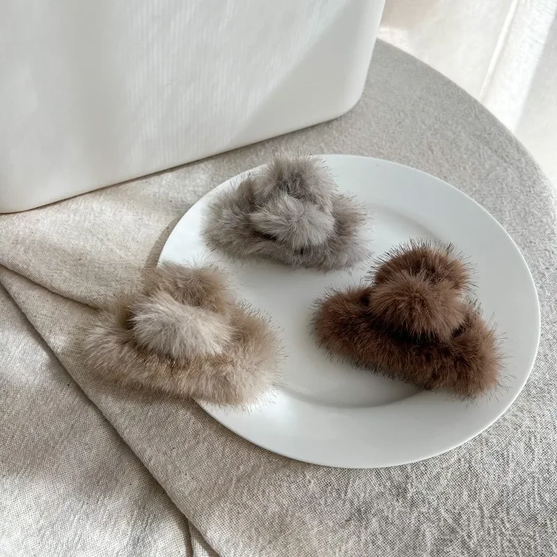 Fluffy super soft imitation mink fur small claw clip high ponytail plush shark mini clip ball head cute curly hair clip