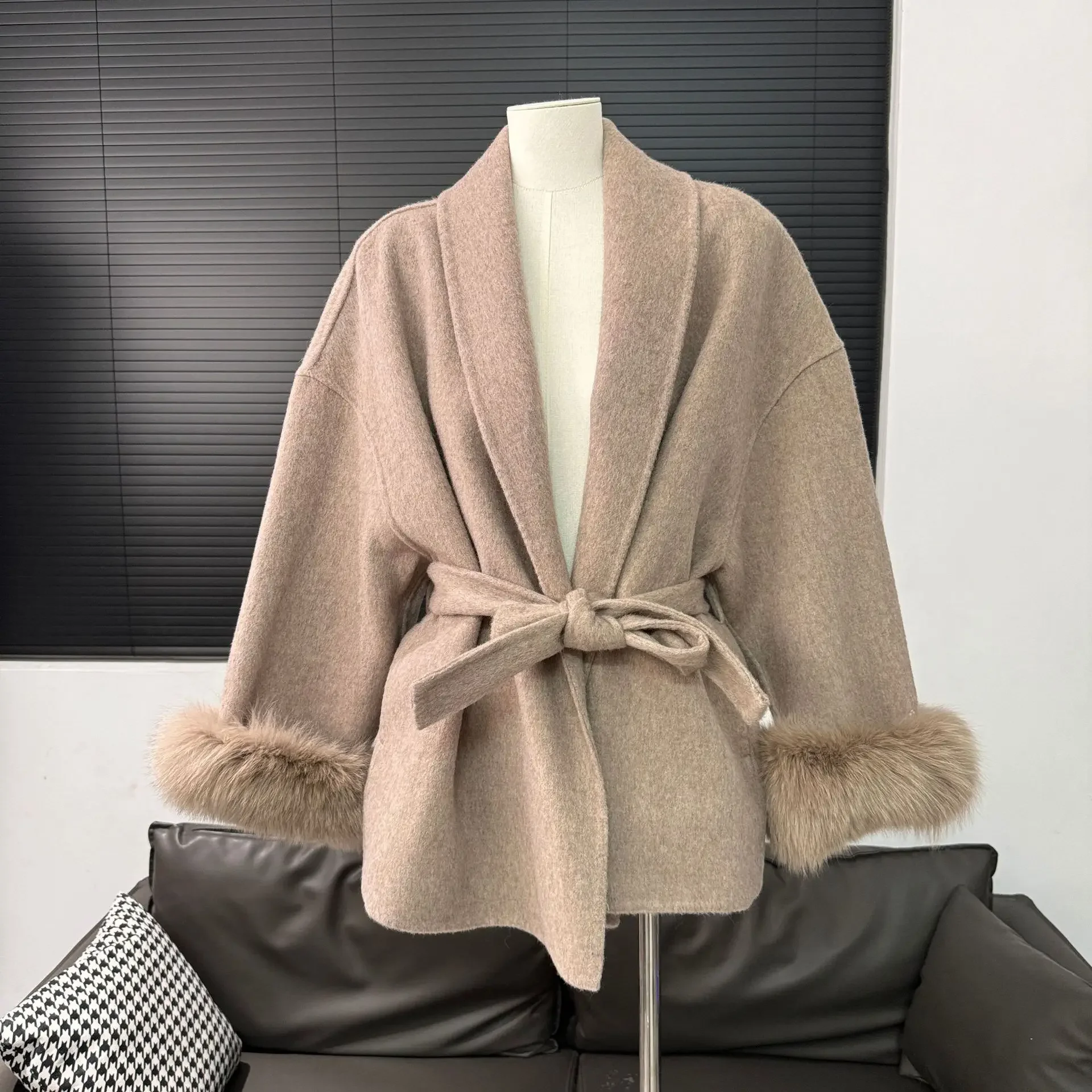 Double Sided Cashmere Coat With Straps For Women'S Autumn And Winter Haute Couture Cape Fur Cuffs Detachable Fox Fur Short Coat