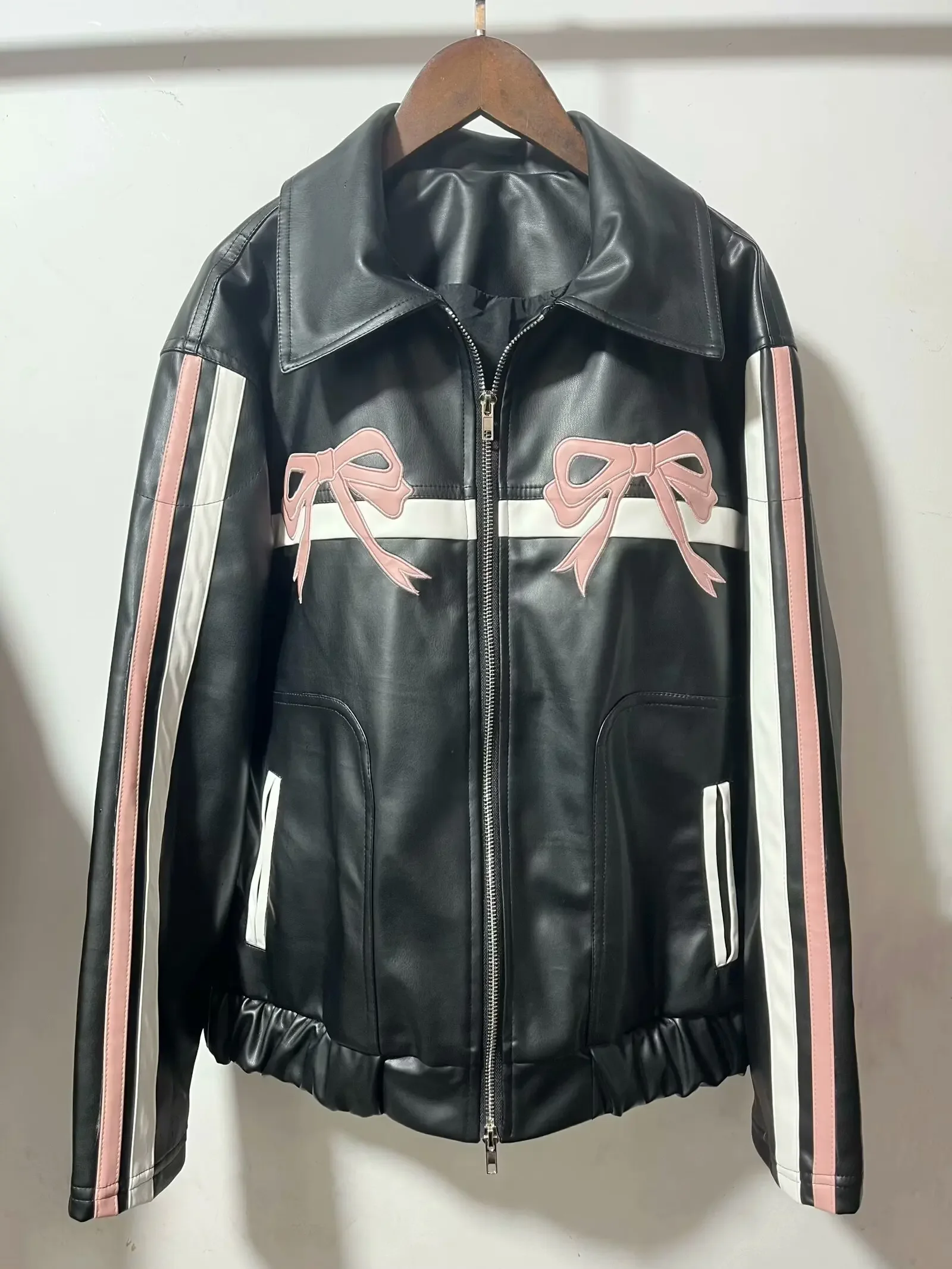 2024 New women's sweet cool bow retro black leather jacket to show off your sexy figure