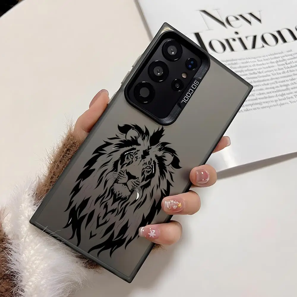 Custodia per telefono con disegno a mano leone per Samsung Galaxy S25 S24 S23 S22 S21 Ultra Plus Custodia rigida laser nera bianca viola