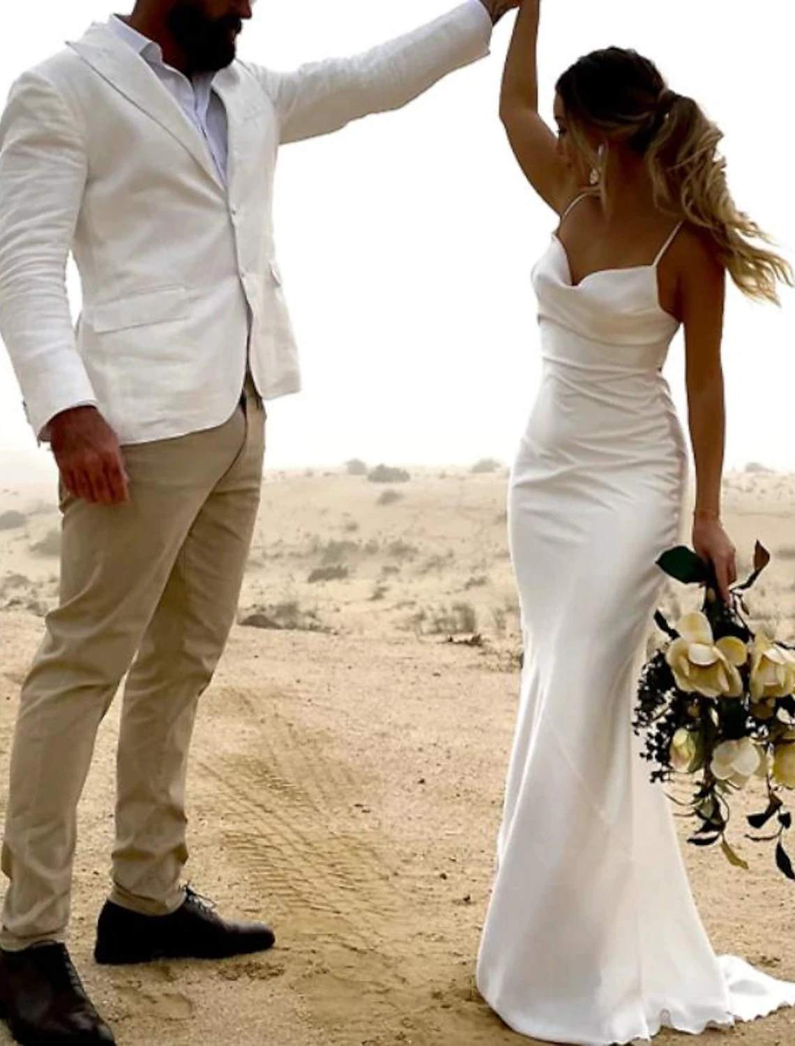 

Beach Open Back Casual Wedding Dresses V Neck Sexy Straps Sleeveless Pleats Bridal Party Gowns Boho Vestidos De Novia