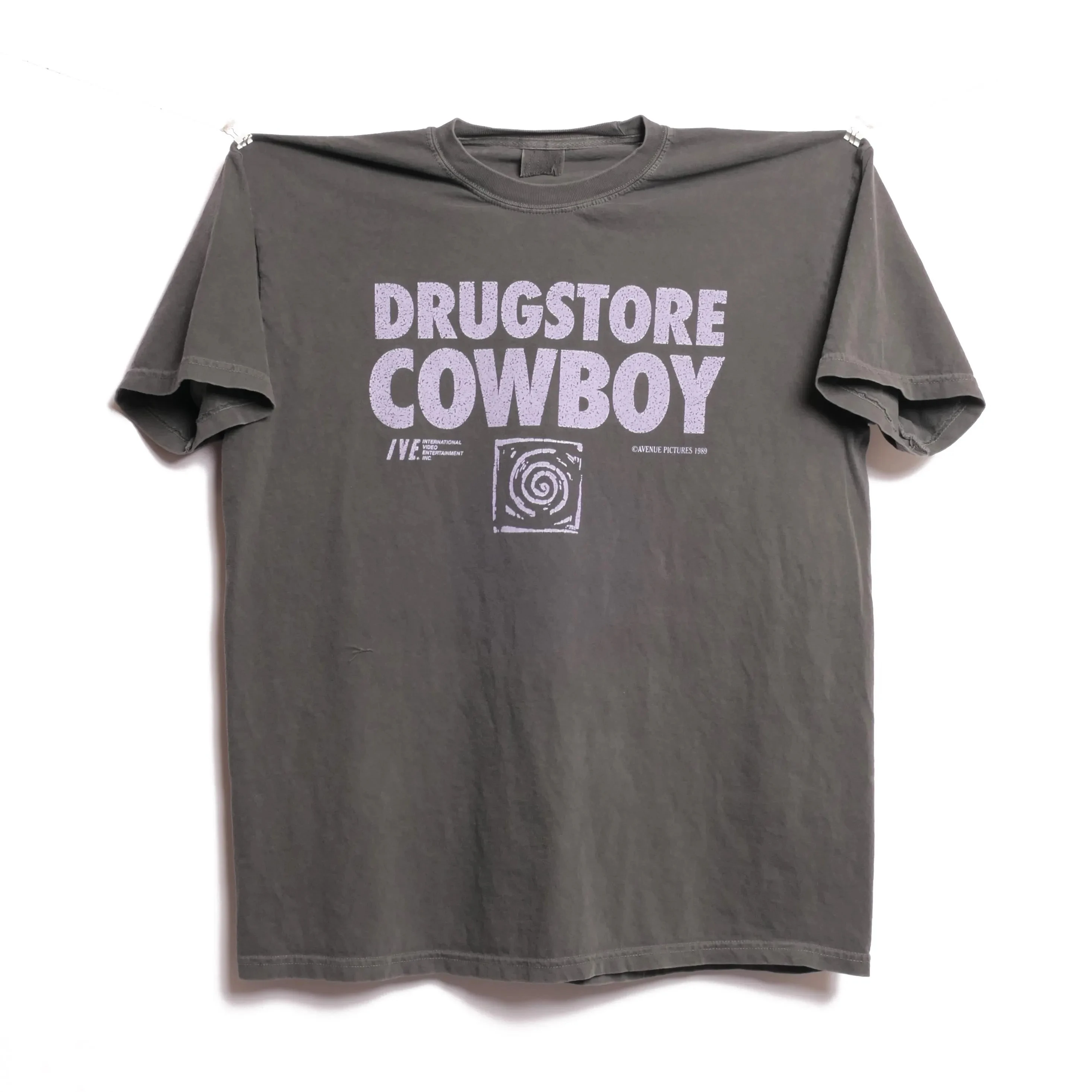 Camiseta de filme de 1989, Pharmacy Cowboy, dirigida por Gus Van Sant, com Matt Dillon e Kelly Lynch, uma história de amor jovem americana.