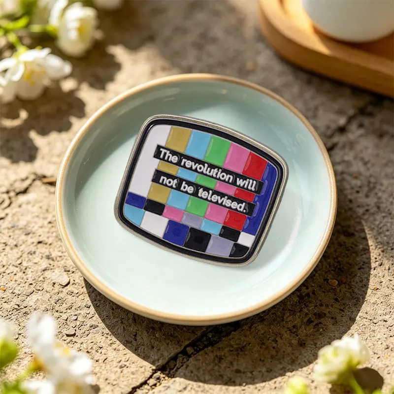 Retro TV Gesammelt Emaille Pins Benutzerdefinierte Horror Anime Film Metall Brosche Revers Abzeichen Kleidung Rucksack Halloween Punk Schmuck Geschenk – Detail 4
