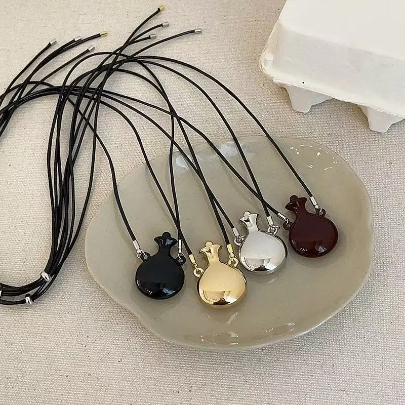 

Korean Unique Oil-Drop Vase Metal Necklace for Women Fashionable Elegant Choker Sweater Chain Daily Commute Accessory