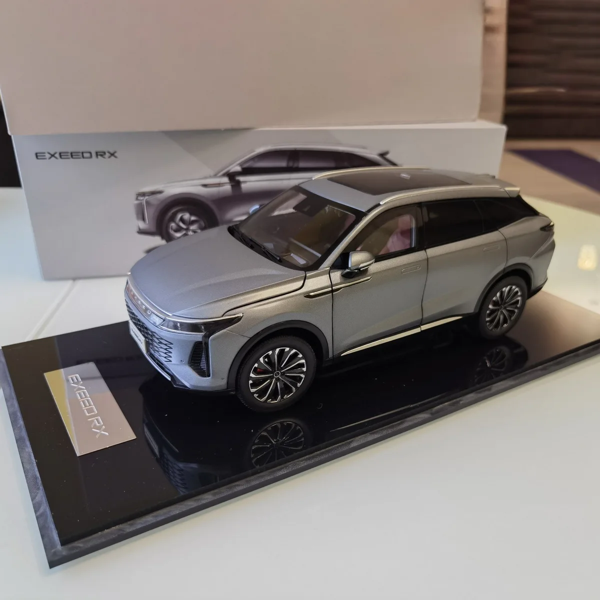 

EXEED RX Alloy Simulation Car Model,CHERY Decoration,Die-Cast Metal Replica,Adult Collectible,Boy Gift,Silver Grey,1: 18