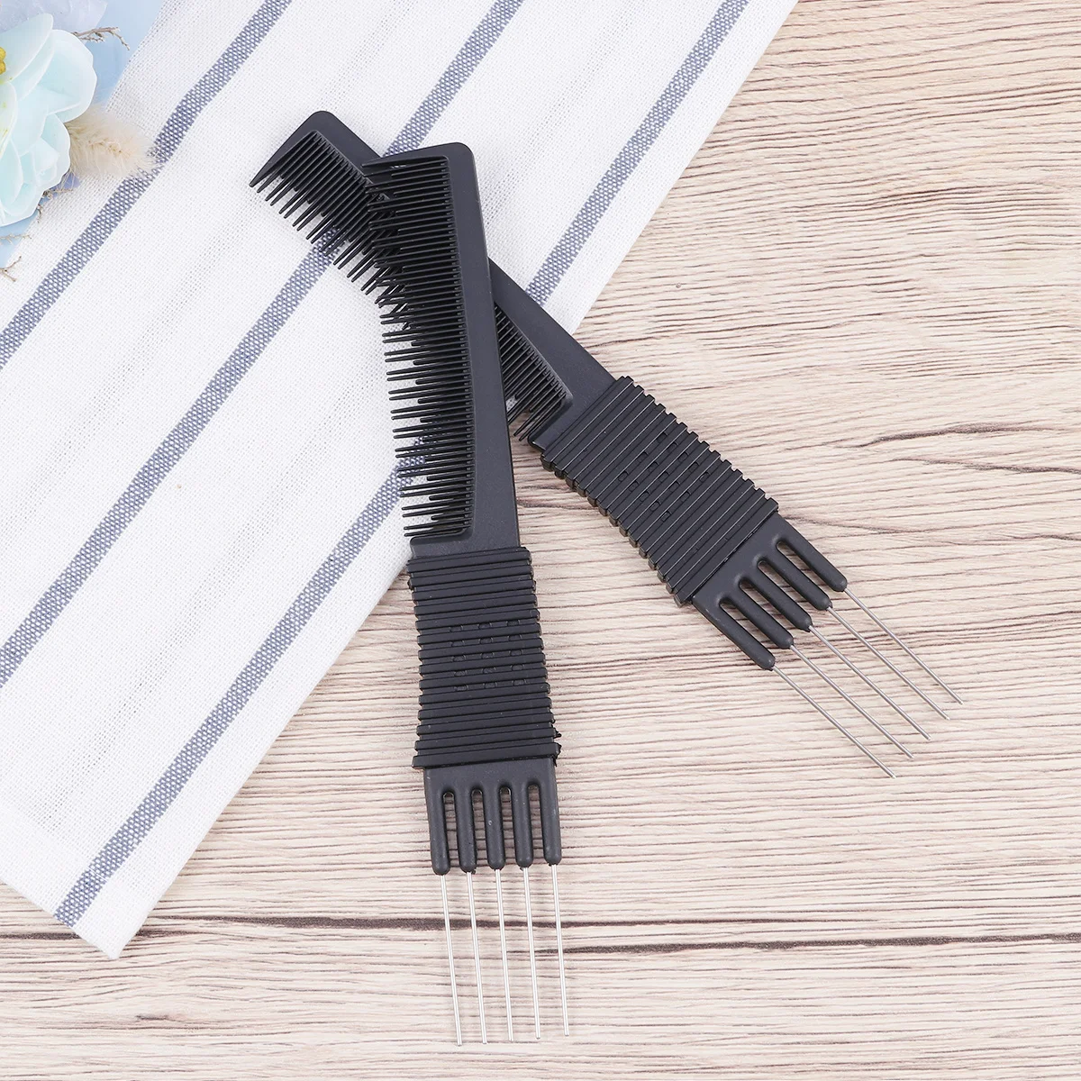 

2Pcs Anti-Static Haircut Comb Black Carbon Fiber Precision Tip Rat Tail Comb for Hairdressing Fine Hair Styling Plastic Hair