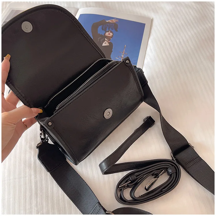 Vintage women Shoulder Bags small Wide Strap female Messenger Bag pu leather Female Satchel handbag black Cell phone wallet