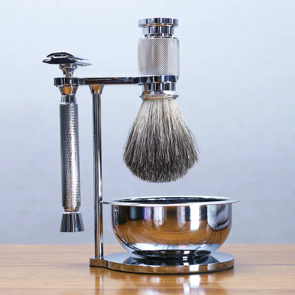 Magyfosia Classic Shaving Kit T-Shaped Double Edge Safety Razor with 1 Shaver and 10 blades refills Badger Hair Brush Gift Set