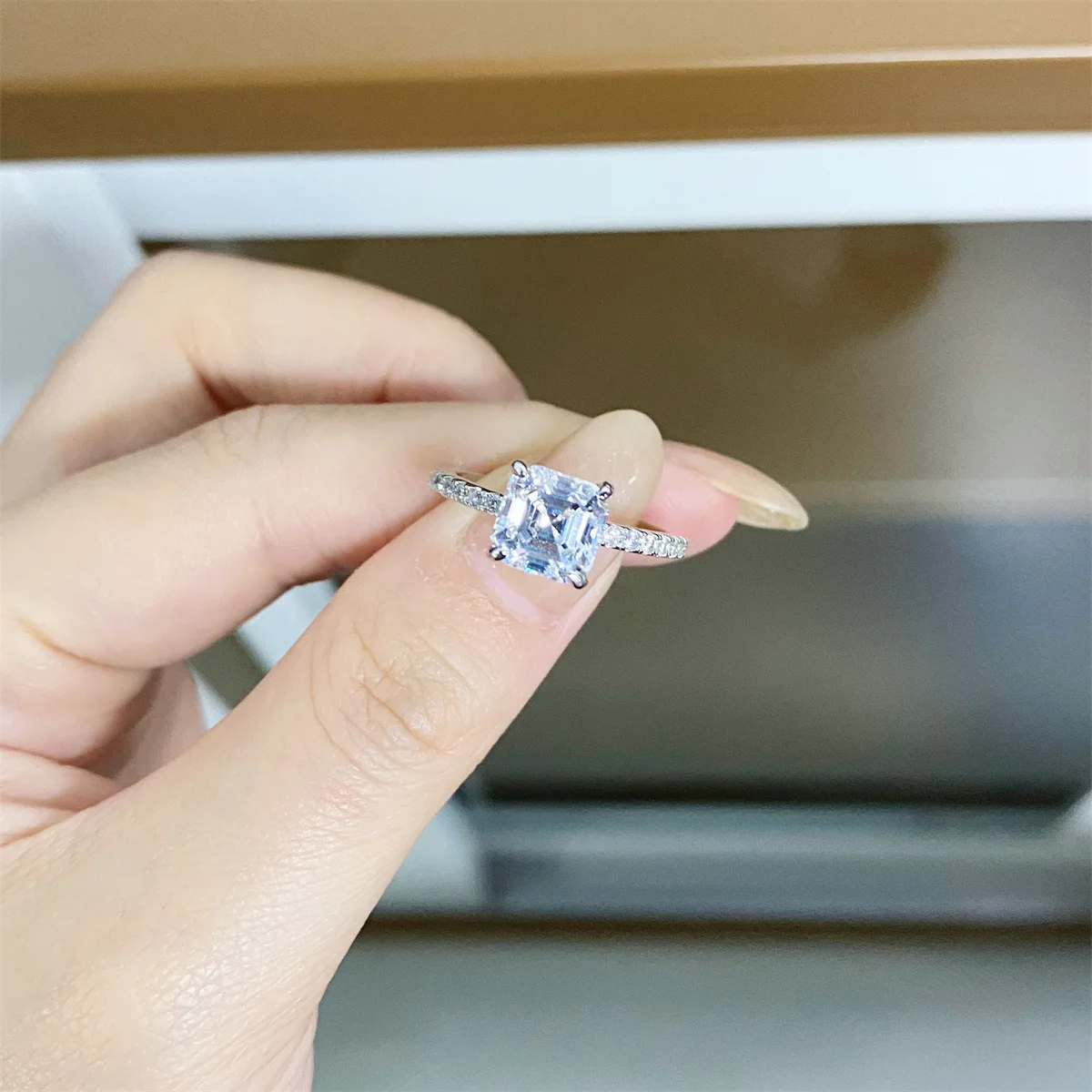 

S925 Sterling Silver Moissani Ring for Women, Featuring A 2-carat Classic Four Claw Square Shaped Cut and A Minimalist Design
