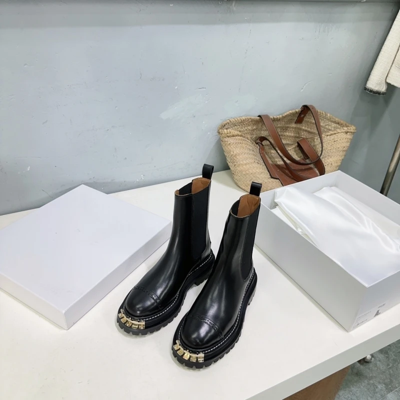 The autumn-winter new Mid-cylinder raised large gold teeth boots Short women beautiful englun winter Shorts cylinder Chelsea boots rivets thick sole locomotive boots