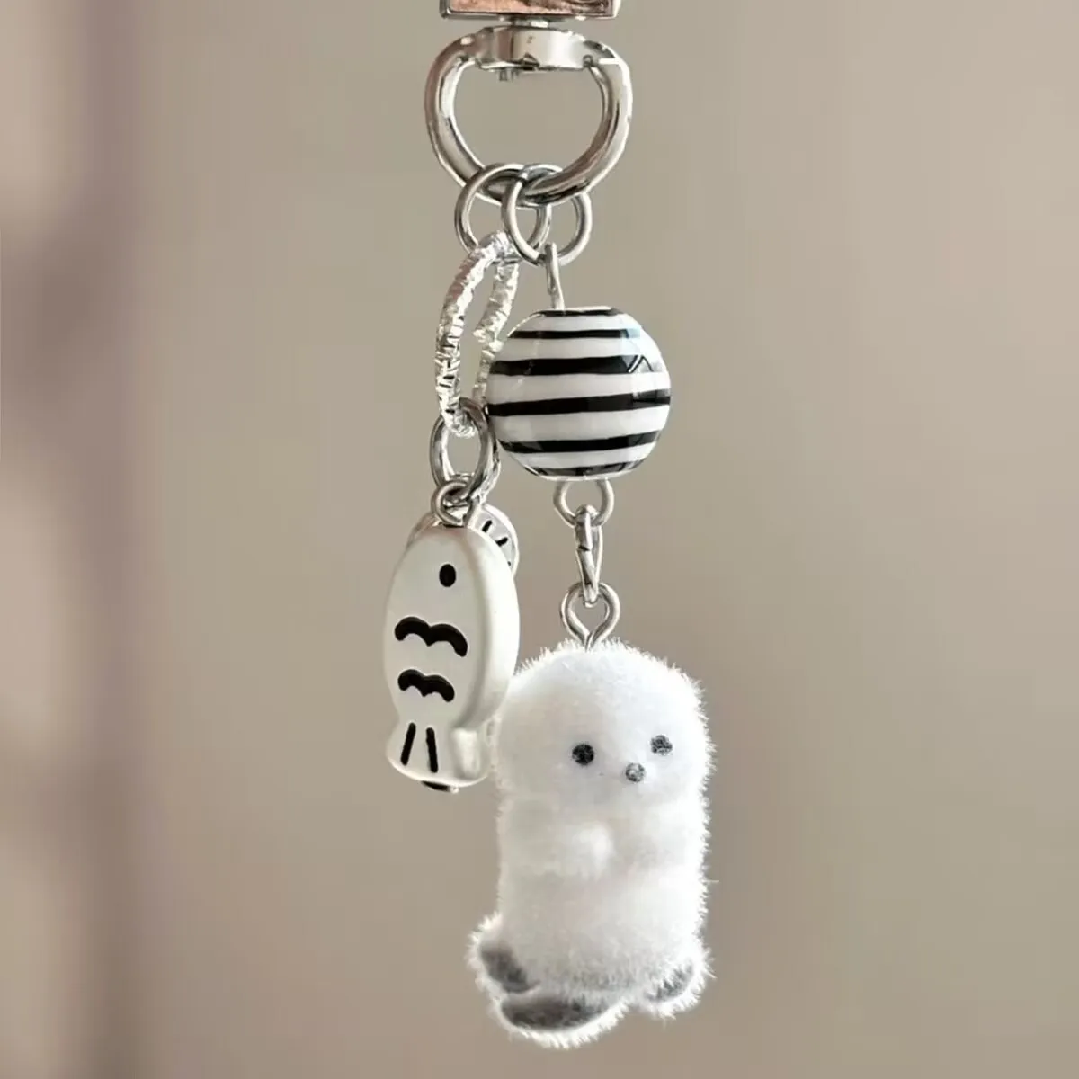 Flocking Cartoon Keychain Cute Seal Penguin Polar Bear Pendant Bag Decoration Keyring Car Key Holder Keychains Gift Fashionable