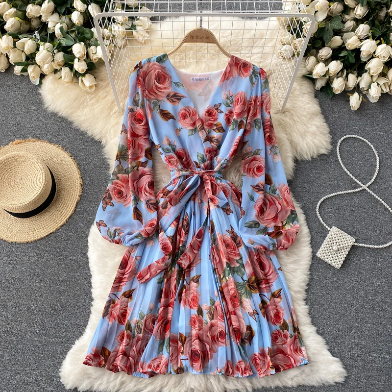 Vestido romântico emaecedor com decote em v, cintura apertada, saia psada, f, doce, linha a, midi, estampa floral...