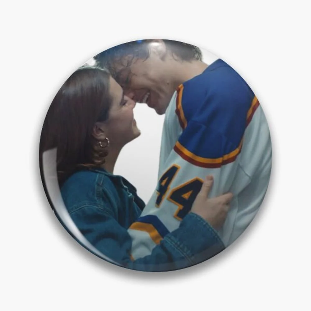Off Campus Hannah Garrett Pin Holographic Star Heart Pin Brooches Laminated Button Fashion Accessory