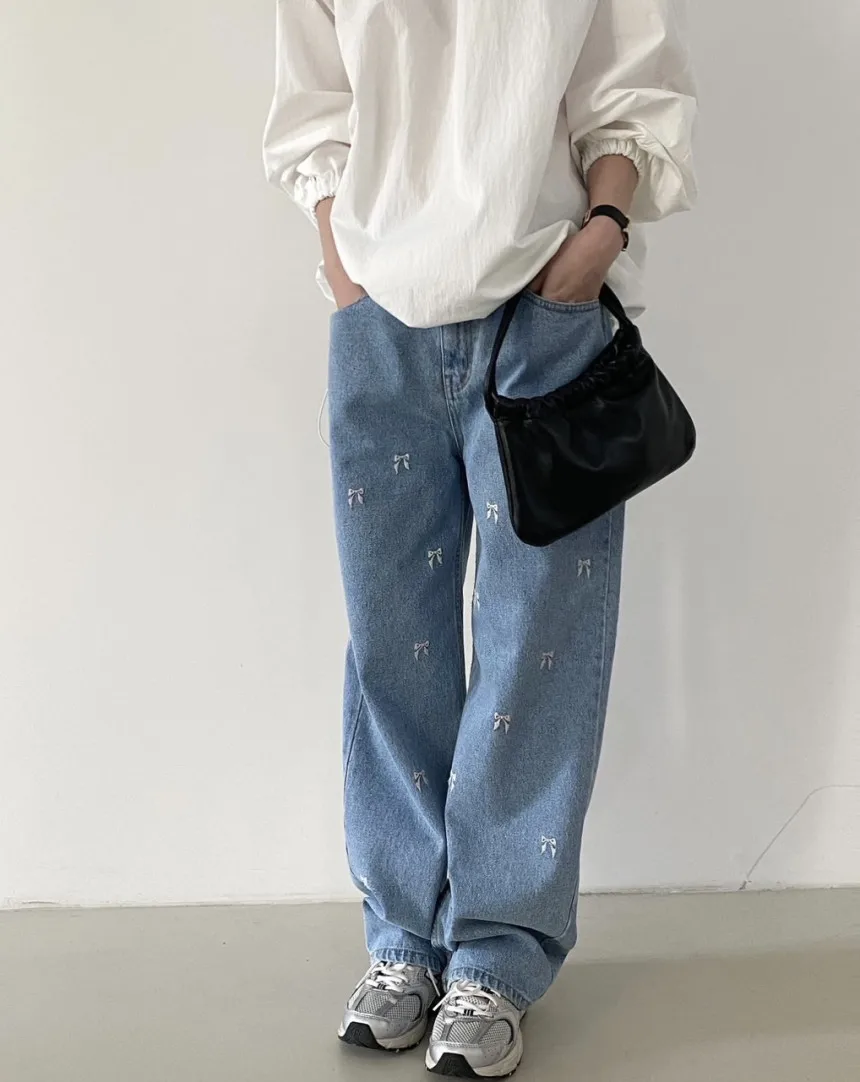 

Korean style Embroidered Versatile Jeans Women