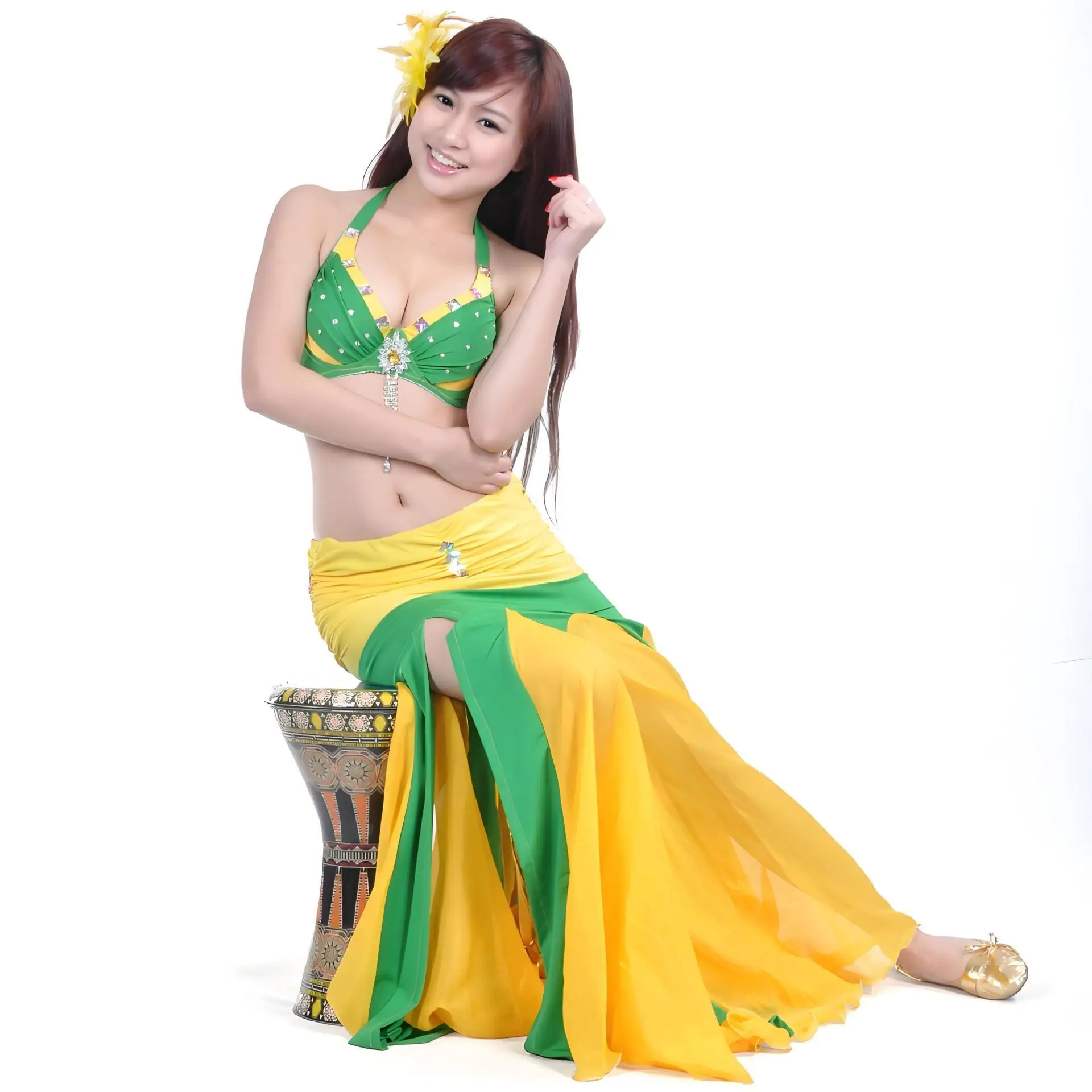 Vendita di liquidazione Costume di danza del ventre 2 pezzi Reggiseno e gonna Danza sexy Abiti da ballo per donna Set Abbigliamento di danza del ventre 6 colori