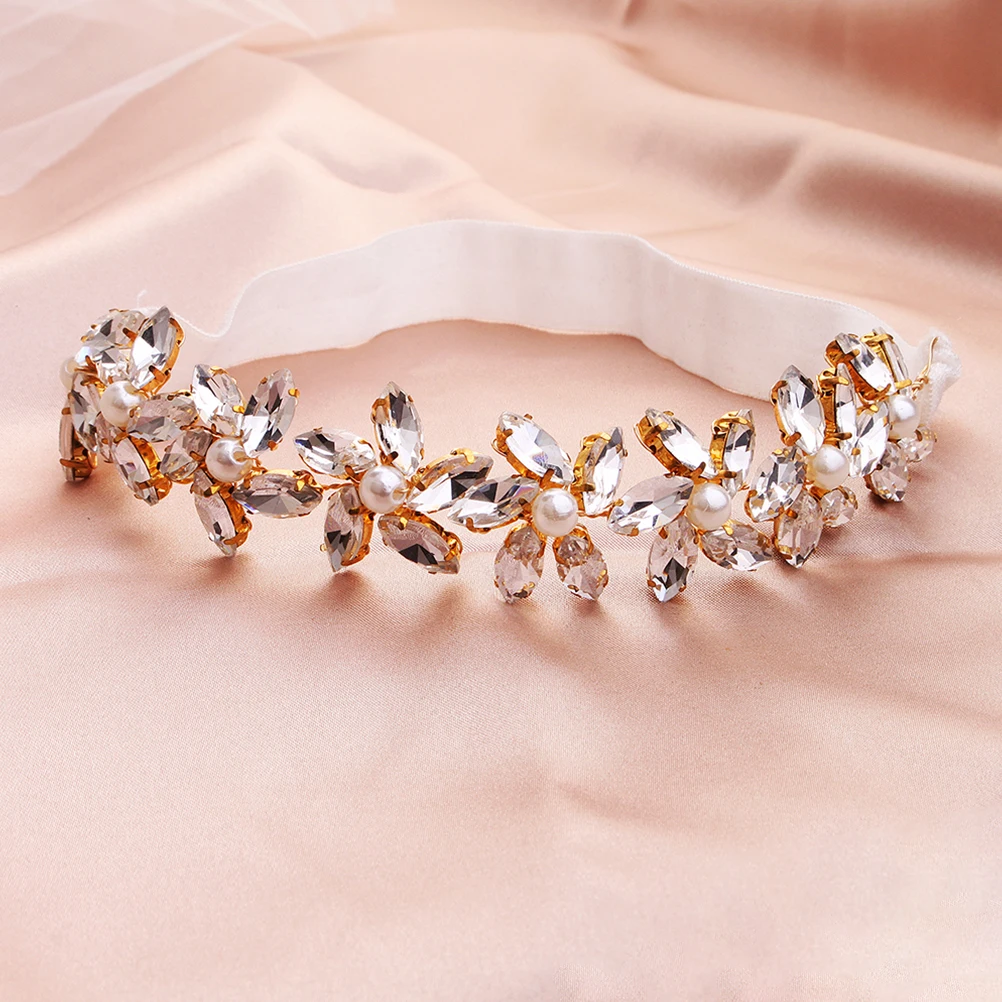 

Crystal Flower Wedding Garter Elegant Leg Band for Brides Perfect for Special Occasions