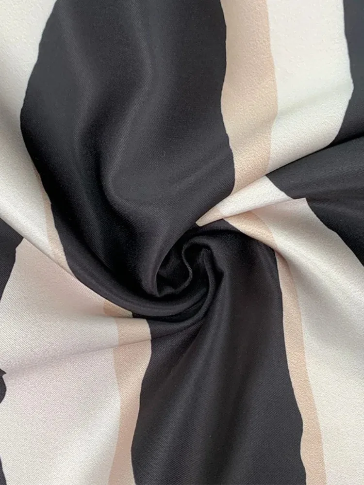 سترة علوية فضفاضة بدون أكمام مطبوعة بحاشية غير متماثلة جديدة لعام 2025 لحفلات الشاطئ ملابس غير رسمية ملابس علوية نسائية على الموضة