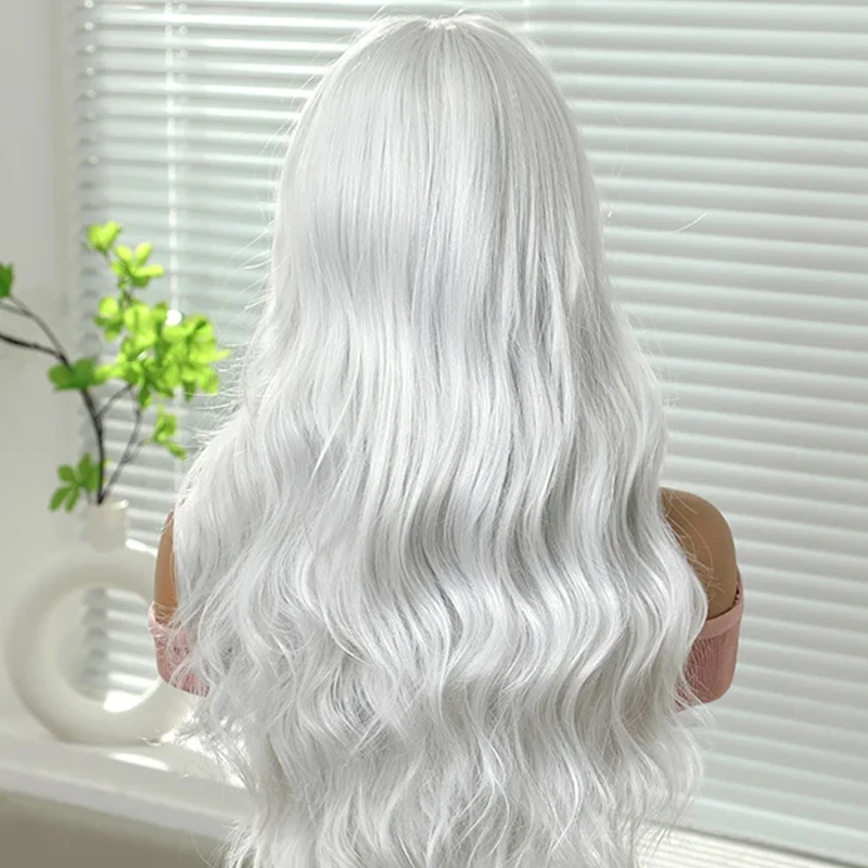 Wig sintetis warna putih bergelombang 13*4 renda depan, Wig Cosplay pesta harian dengan poni samping untuk wanita penggunaan alami lembut