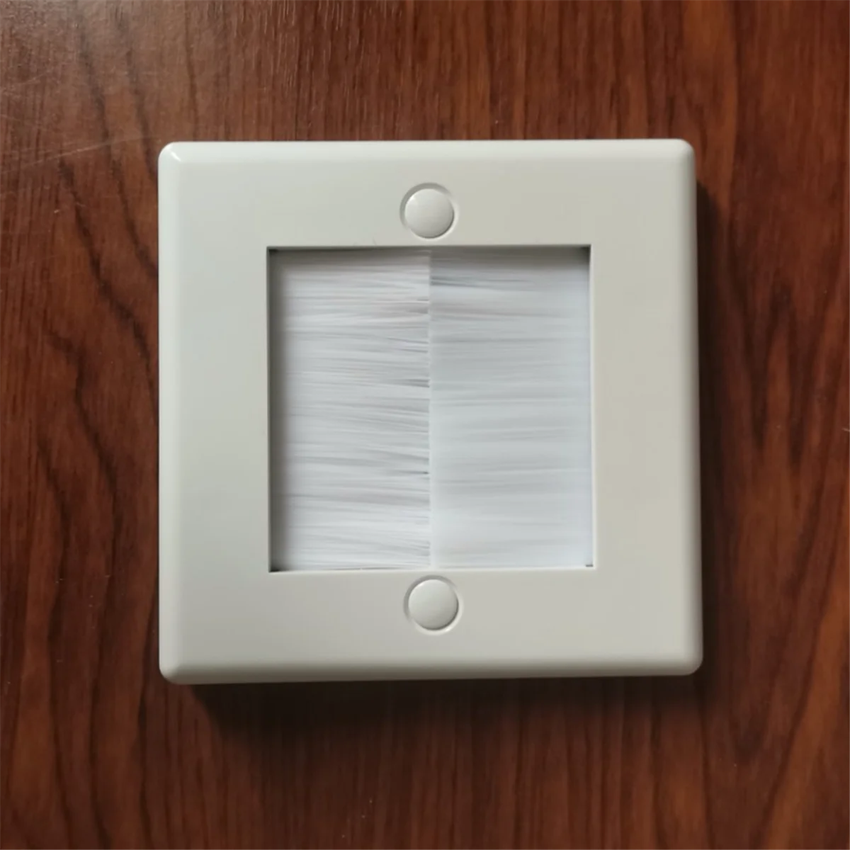 EQAZ-2Pcs Щетка для скрытого монтажа Щетка для настенной пластины Одиночная 1-местная настенная розетка Кабельная входная пластина Аккуратное крепление Лицевая панель Настенная пластина Черная