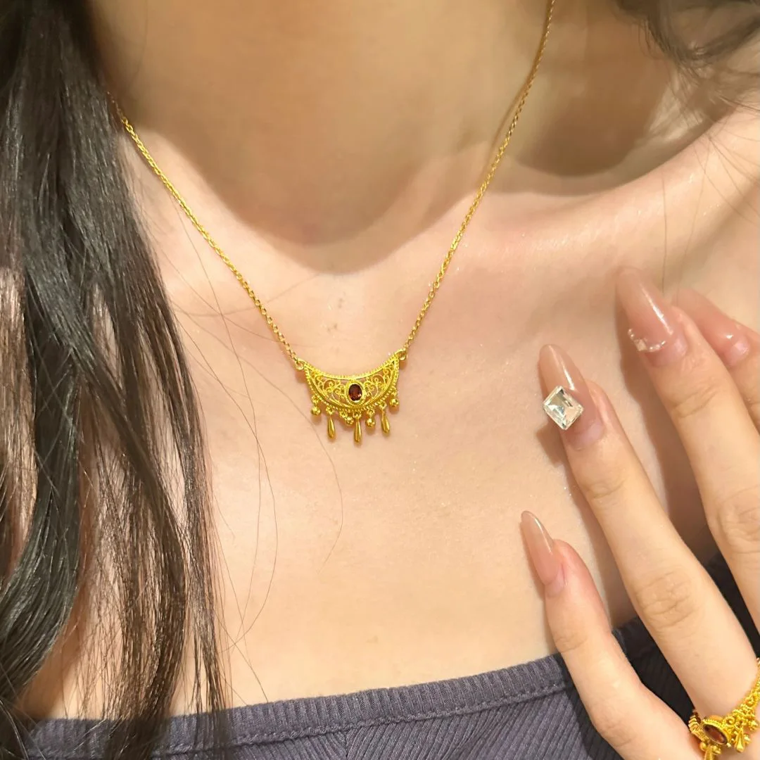 Vintage Chinese Miao Style Filigree Tassel Necklace For Women Elegant Gold Tone Crescent Red Stone Collarbone Chain Fashion Gift