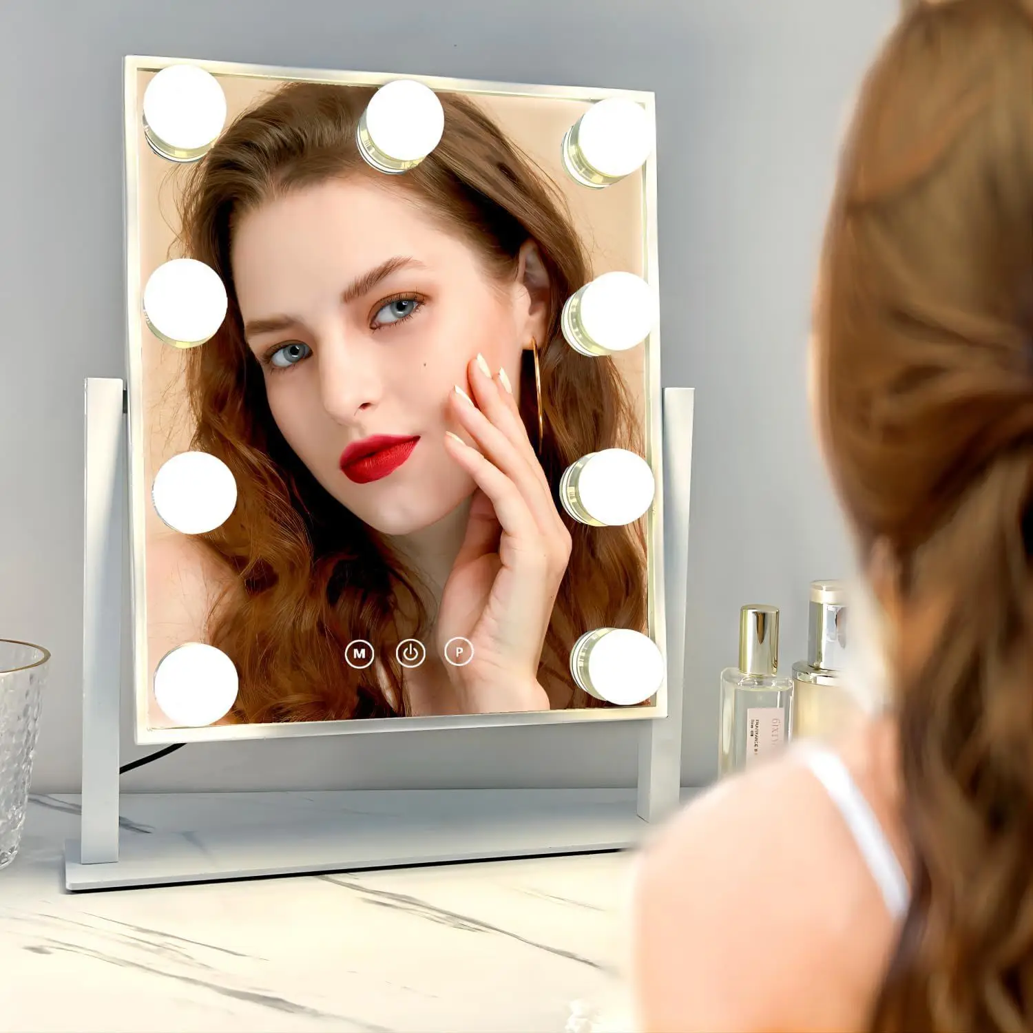 

Popular Portable LED Beauty Mirror Desktop with Light Bulb High-definition Makeup Mirror Fashionable Fill Light Mirror