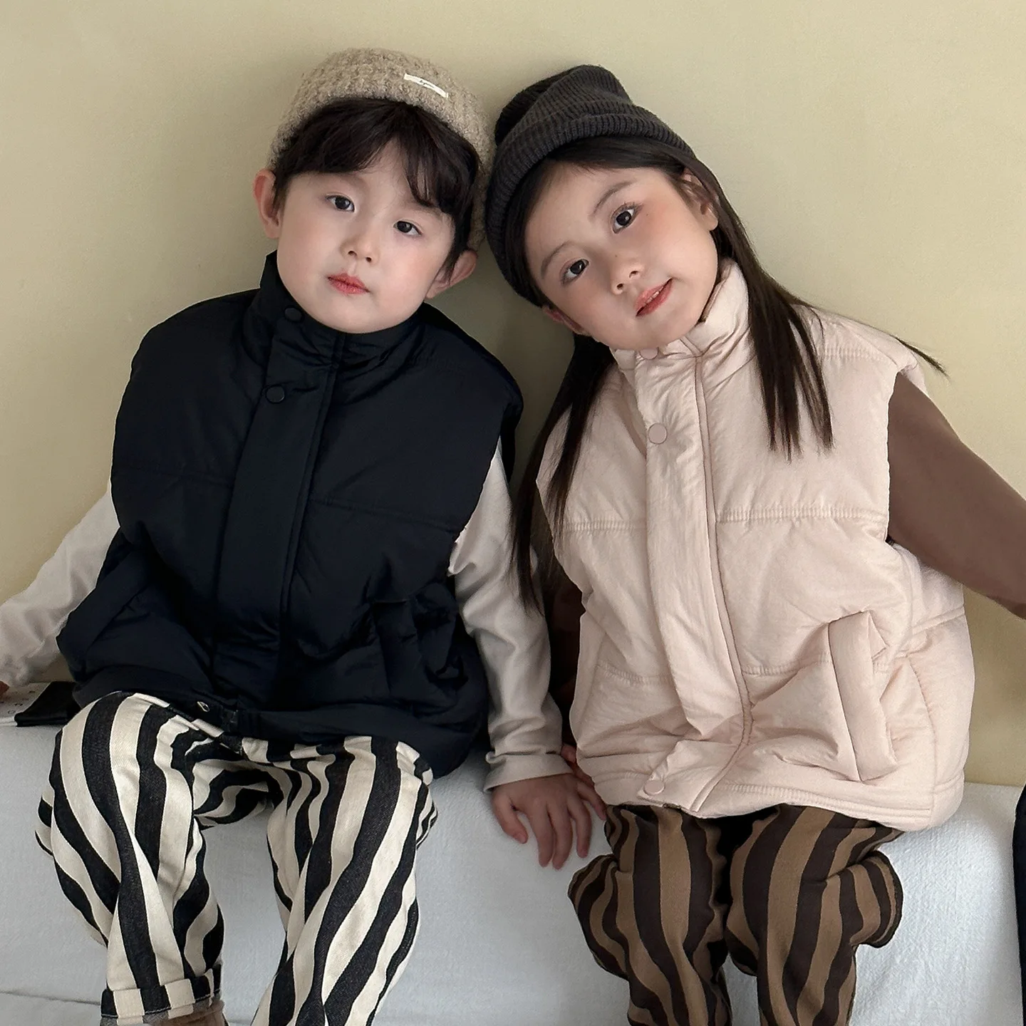 

2025 Winter New Children Sleeveless Warm Vest Plus Velvet Thick Boys Padded Jacket Fashion Girls Solid Quilted Vest Kids Clothes