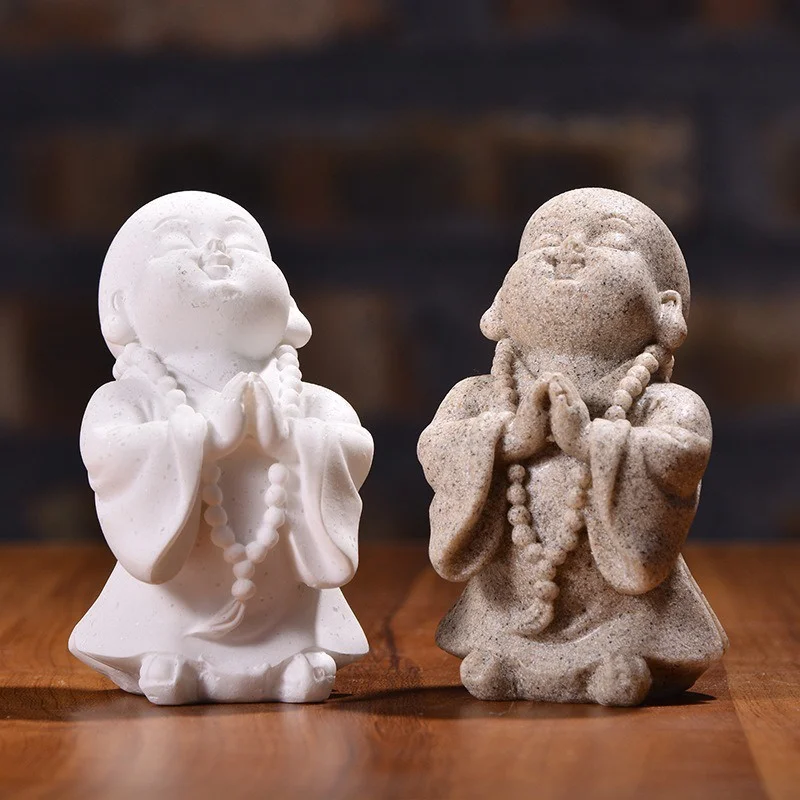 Lächeln Baby Mönch Statue Buddha Skulptur Meditation sitzen Buddha Thailand Fengshui Buddha Figuren für Dekor Natur Sandstein