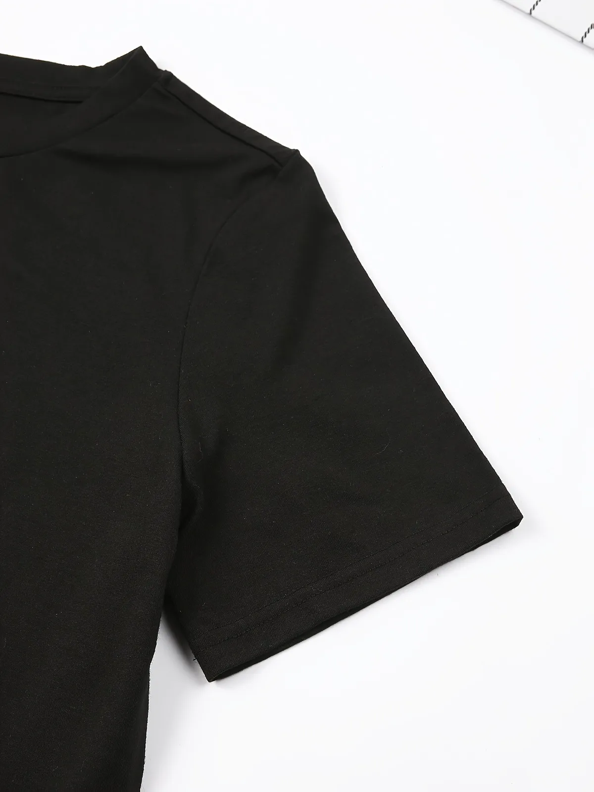 تي شيرت نسائي كاجوال بنمط حروف على الوجهين مطبوع مصنوع من القطن الخالص بأكمام قصيرة فضفاضة مع تصميم عصري