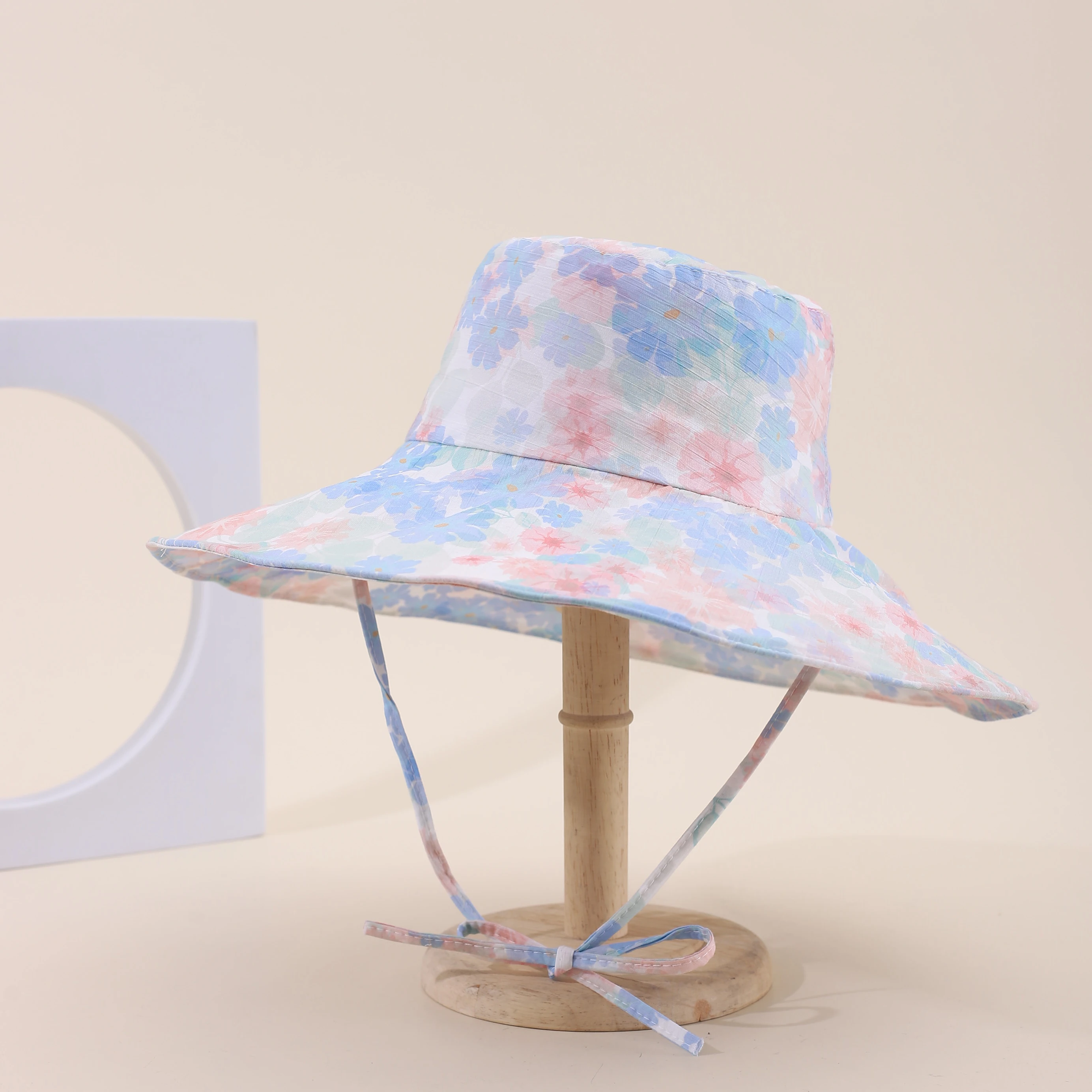 Spring and summer sweetly shaded small flower large-brimmed hat with string for outdoor fishing, photo-taking, sun hat
