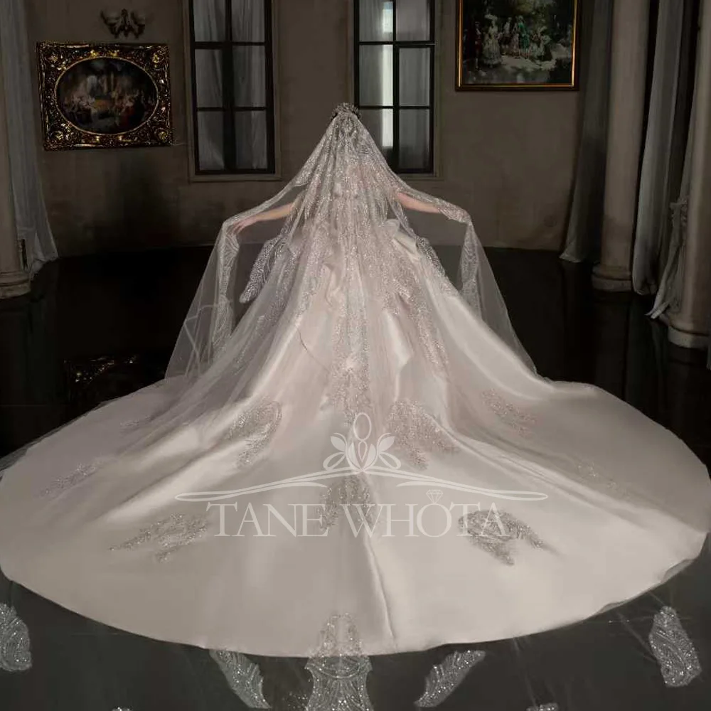 Luxe roze baljurk trouwjurk met lovertjes voor de bruid met afneembare mouw en kralen op maat