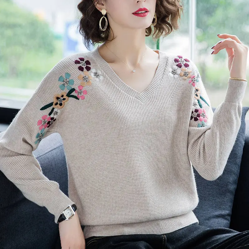 Elegant Vintage Beading Floral Embroidery Sweaters Women Clothing 2022 Autumn New Casual Loose V-Neck Warm Knitted Pullover Tops