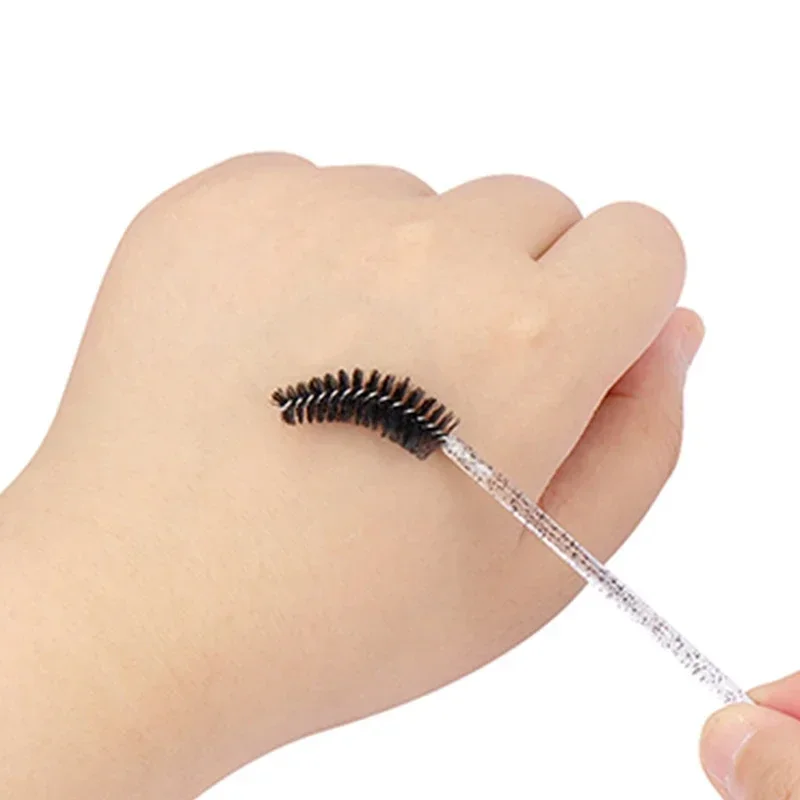 50PCS ขวดคริสตัลมาสคาร่า Applicator ทิ้งเพชรแปรงขนตาหวีสําหรับผู้หญิงแปรงแต่งหน้าความงามเครื่องมือ